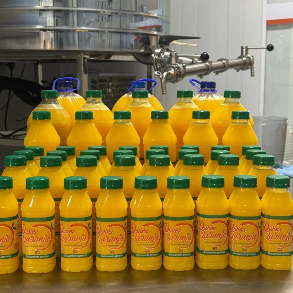 Produção própria de suco integral em equipamentos de inox com selo MAPA
